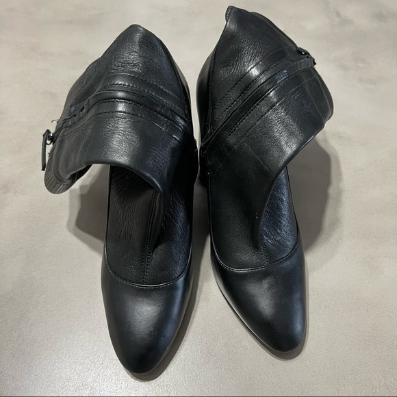 ZARA Leather Heeled Boot - Picture 2 of 8